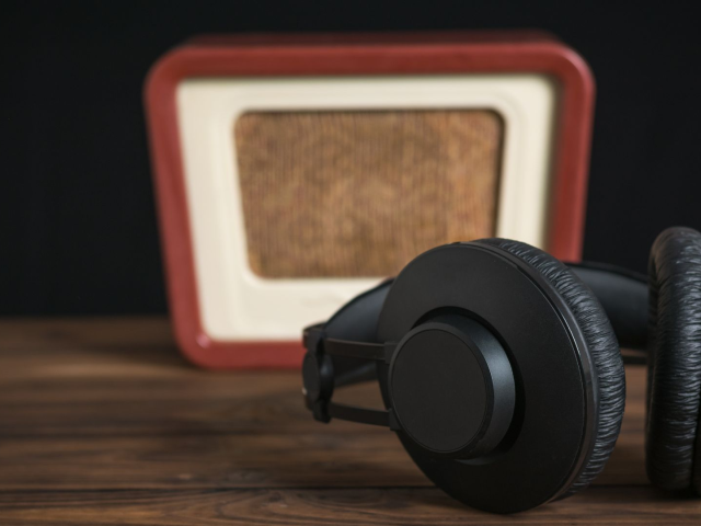 Prezenty dla audiofila: przewodnik po technologiach i akcesoriach klasy premium