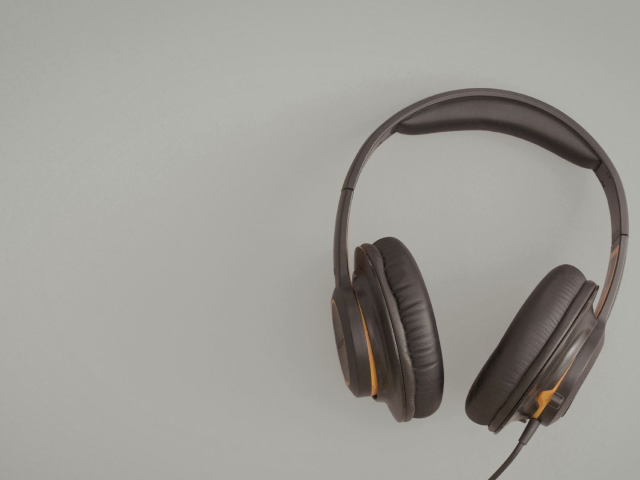 Rodzaje słuchawek nausznych: konstrukcja, akustyka i zastosowania profesjonalne