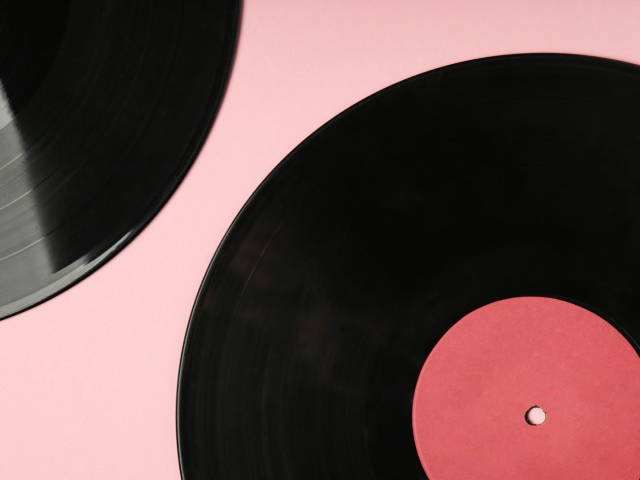 Gramofon z przedwzmacniaczem czy bez, a jakość brzmienia płyt winylowych
